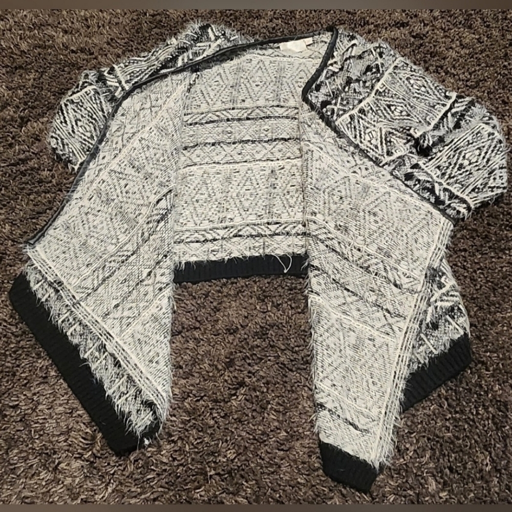 RD Styles Longhair Aztec Print Black and White Oversized Cardigan Sweater Sz. M